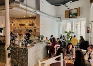 café